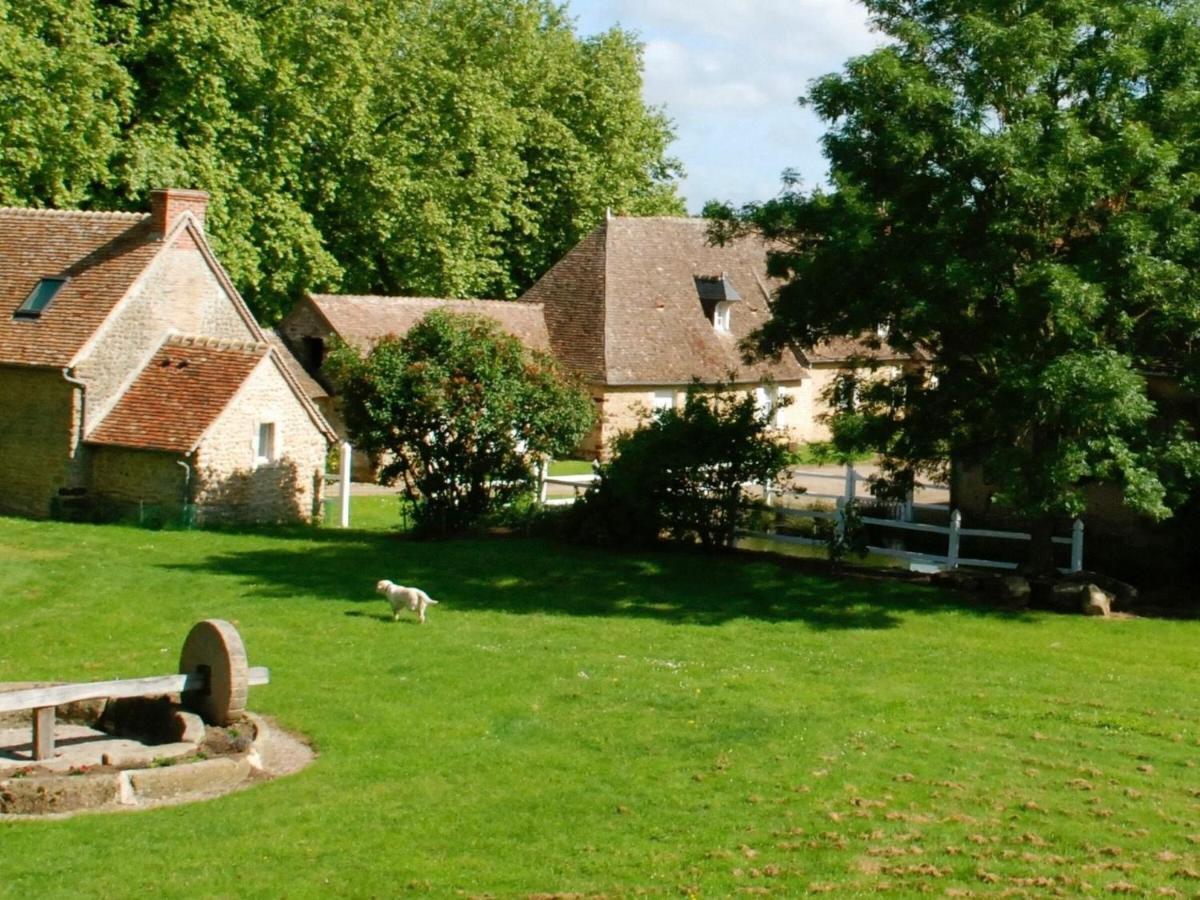 Gite Charmant Avec Piscine Chauffee, Tennis Et Jardin Pres De Beaumont-Sur-Sarthe - Fr-1-410-214 Maresché Exterior foto